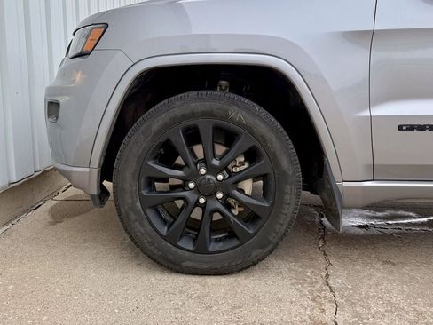 Used 2019 Jeep Grand Cherokee Altitude AWD/4WD image 35