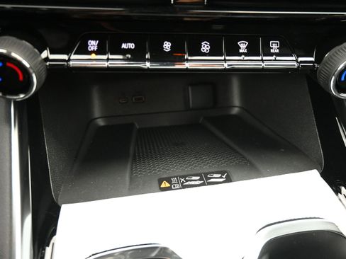 New 2026 Chevrolet Traverse LT w/ Driver Confidence Package AWD/4WD image 15