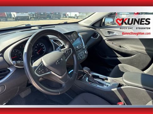 Used 2022 Chevrolet Malibu RS image 21