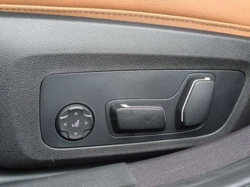 Used 2026 BMW 330i xDrive Sedan w/ Premium Package image 17