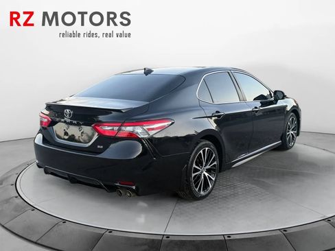 Used 2019 Toyota Camry SE FWD image 5