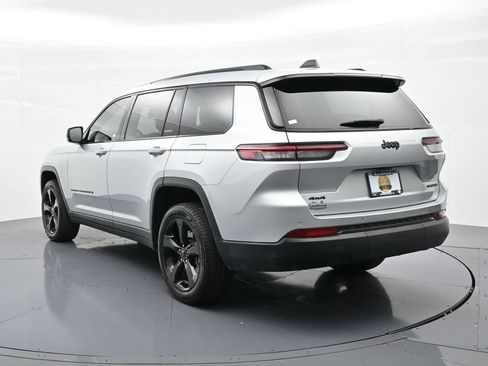 Used 2025 Jeep Grand Cherokee L Limited w/ Black Appearance Package AWD/4WD image 8