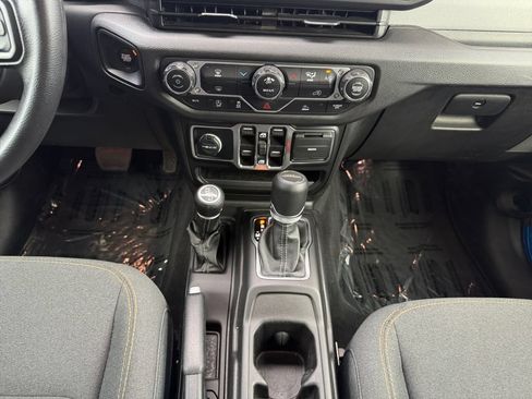 Used 2025 Jeep Gladiator Sport AWD/4WD image 15