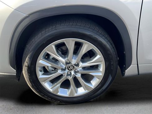 Certified 2025 Toyota Highlander Limited image 27