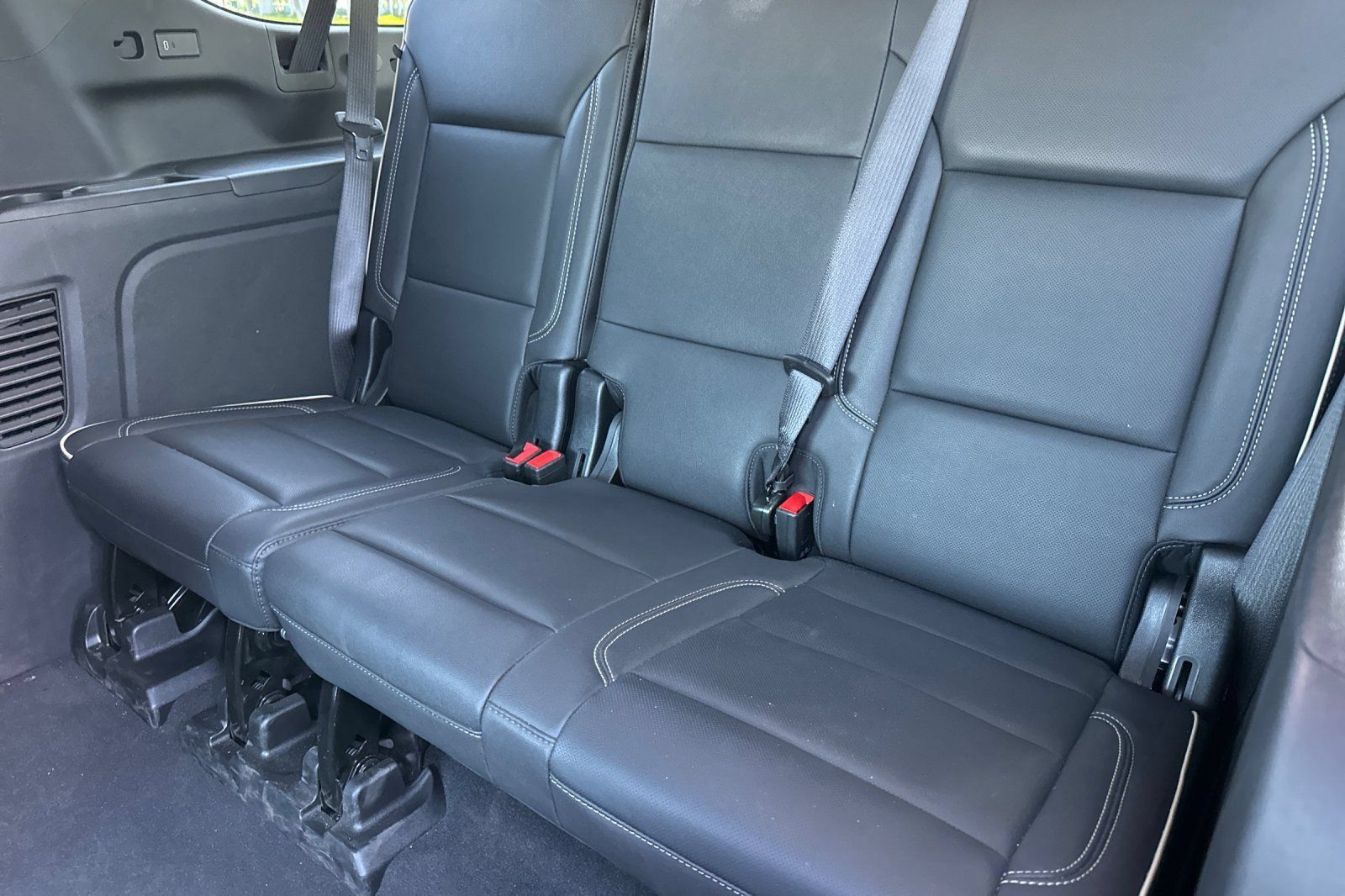 Used 2026 Chevrolet Suburban Premier w/ Sun And Tow Package AWD/4WD image 18
