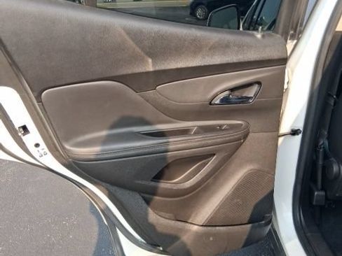 Used 2021 Buick Encore Preferred AWD/4WD image 18