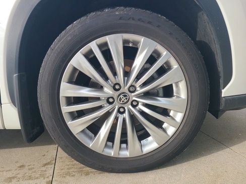 Used 2023 Toyota Highlander Platinum image 9