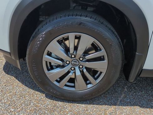 Used 2025 Nissan Pathfinder SV w/ SV Premium Package FWD image 10