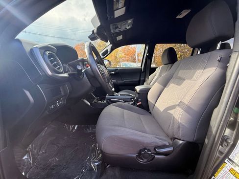 Used 2019 Toyota Tacoma TRD Off-Road AWD/4WD image 22
