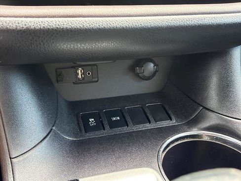 Used 2016 Toyota Highlander XLE FWD image 16
