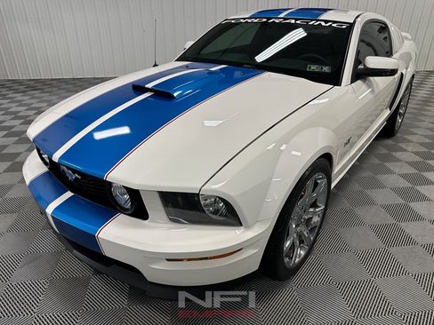 Used 2007 Ford Mustang GT RWD image 3