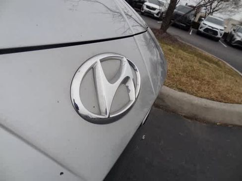 Used 2023 Hyundai Elantra Limited image 26