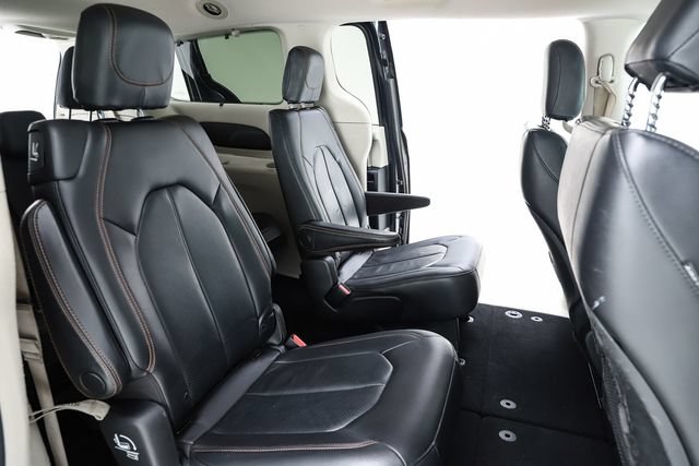 Used 2020 Chrysler Pacifica Touring-L w/ Advanced Safetytec Group FWD image 37