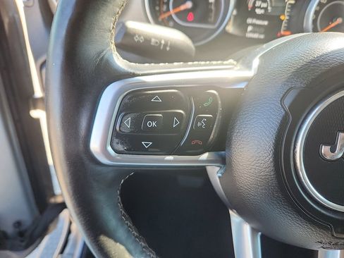Used 2018 Jeep Wrangler Unlimited Sahara w/ Cold Weather Group AWD/4WD image 15