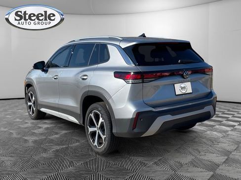 New 2025 Volkswagen Tiguan SE image 3