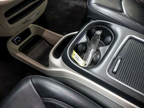 Used 2023 Chrysler Pacifica Touring-L FWD image 22