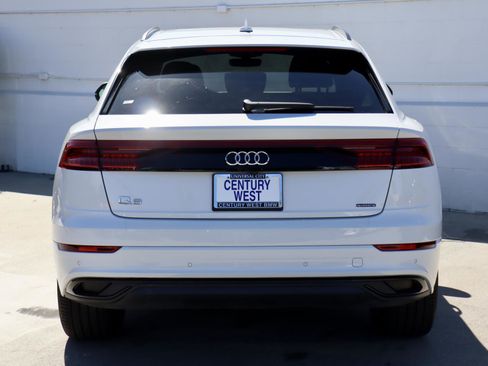 Used 2020 Audi Q8 Premium image 25