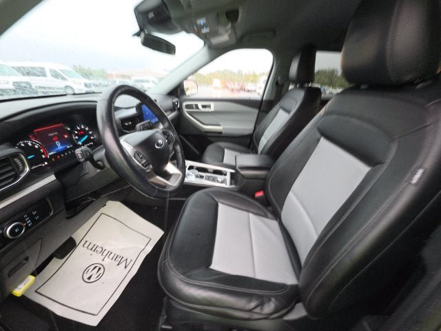 Used 2023 Ford Explorer XLT w/ Equipment Group 202A AWD/4WD image 27