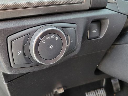 Used 2018 Ford Fusion SE w/ Fusion SE Technology Package image 10