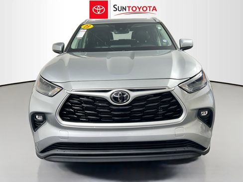 Used 2023 Toyota Highlander XLE image 10