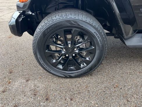 Used 2022 Jeep Wrangler Unlimited Sahara image 28