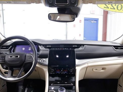 Used 2022 Jeep Grand Cherokee L Limited image 16