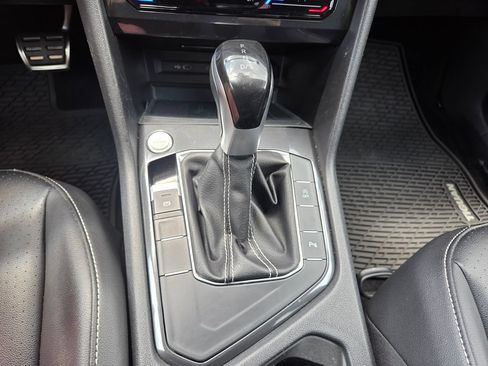 Used 2024 Volkswagen Tiguan SE R-Line FWD image 17