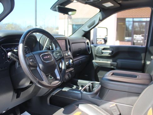 Used 2020 GMC Sierra 2500 AT4 w/ AT4 Premium Package image 16