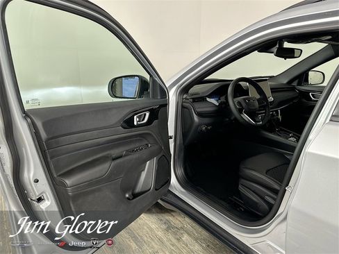 New 2026 Jeep Compass Latitude image 20