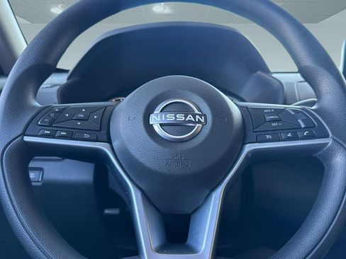 Used 2025 Nissan Altima 2.5 SV FWD image 14