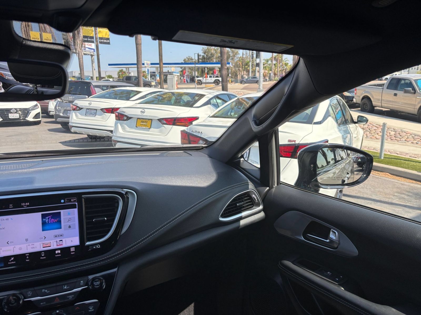 Used 2025 Chrysler Pacifica Limited FWD image 39