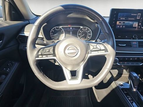 Used 2024 Nissan Altima 2.5 SV w/ SV Premium Package AWD/4WD image 12