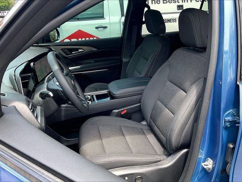 Used 2024 Chevrolet Traverse LT w/ LPO, Floor Liner Package FWD image 24