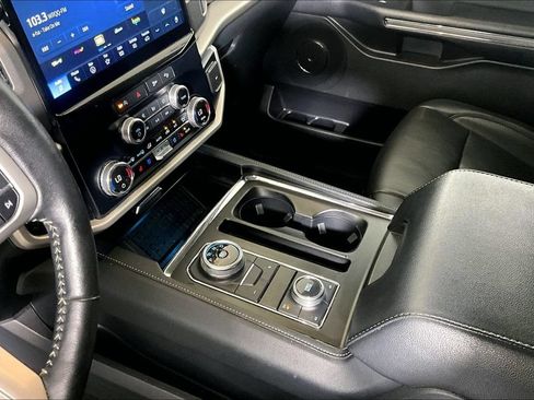 Used 2024 Ford Expedition Max XLT AWD/4WD image 13