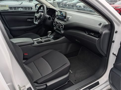 Used 2025 Nissan Sentra SV FWD image 9