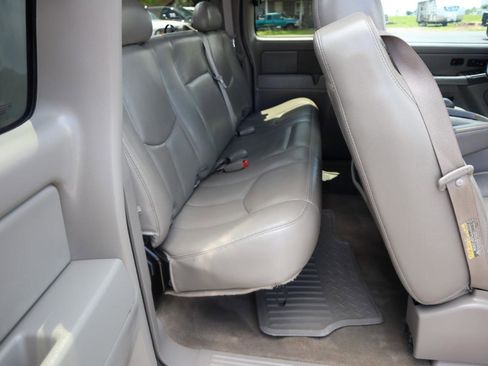 Used 2006 Chevrolet Silverado 1500 LT w/ Onstar Plus Package AWD/4WD image 18