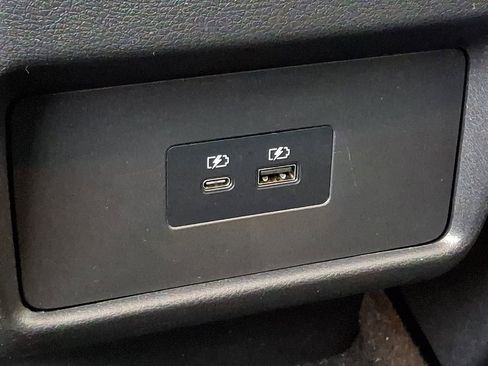 Used 2022 Nissan Rogue SV image 11