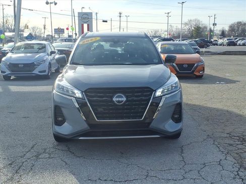 Used 2023 Nissan Kicks SR image 2