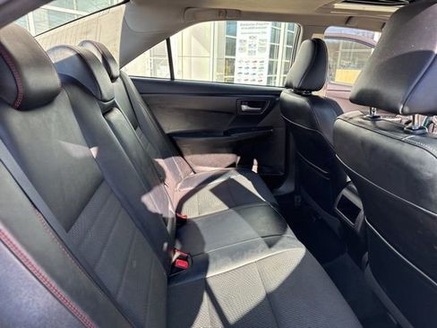 Used 2017 Toyota Camry SE w/ Moonroof Package image 30