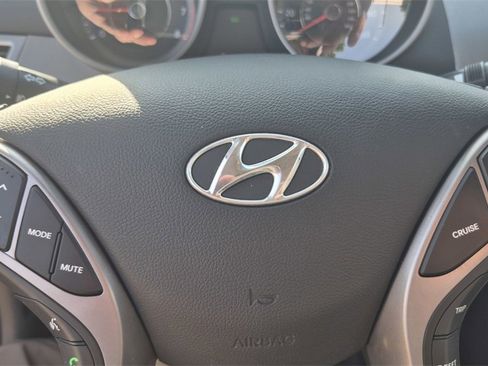 Used 2013 Hyundai Elantra SE w/ Technology Pkg image 15