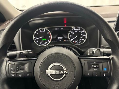 Used 2023 Nissan Rogue SV image 6
