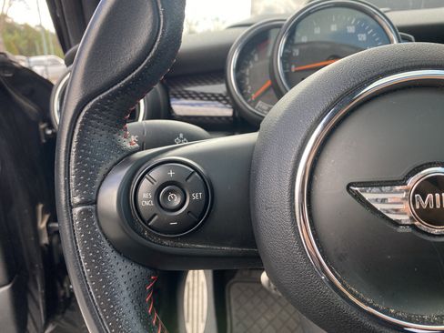 Used 2018 MINI Cooper S image 23