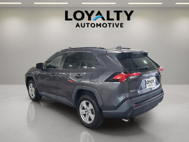 Used 2020 Toyota RAV4 XLE w/ Convenience Package FWD image 3