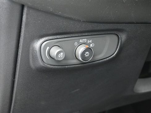 Used 2018 Chevrolet Equinox LS image 14