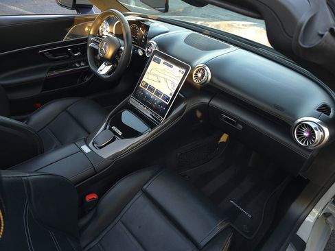 Used 2023 Mercedes-Benz SL 43 AMG image 28