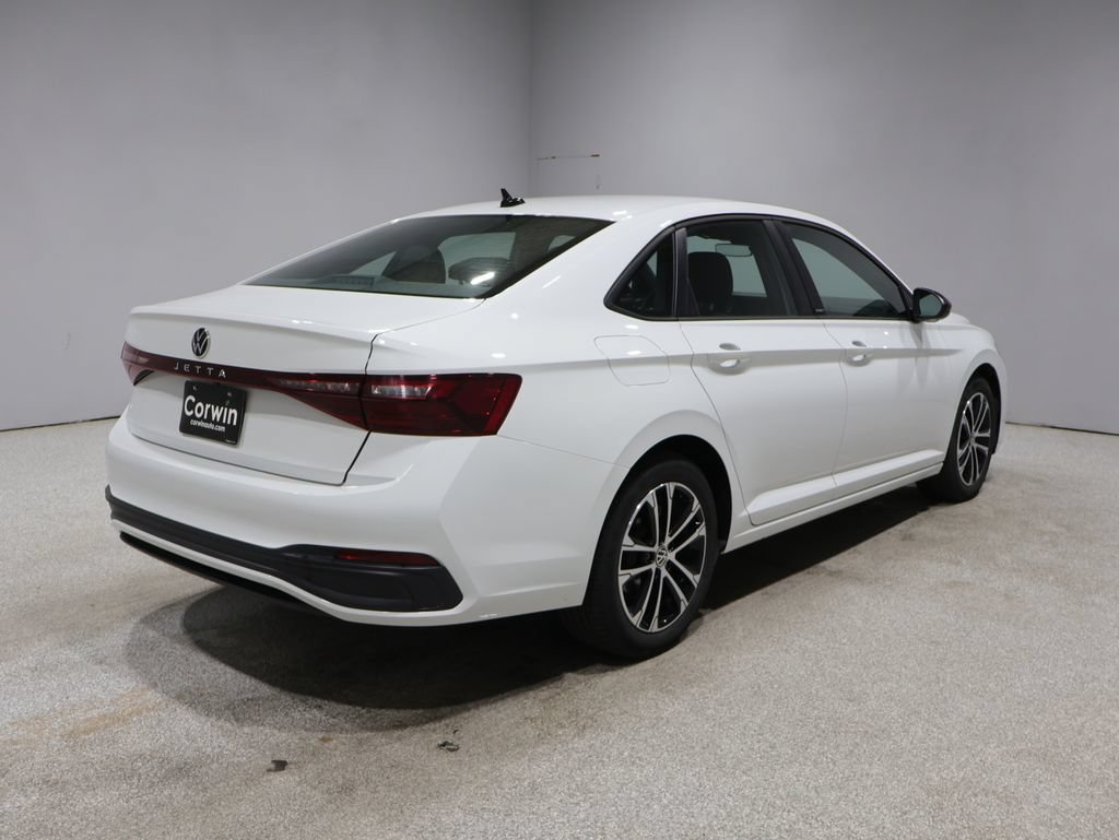 Used 2025 Volkswagen Jetta Sport FWD image 2