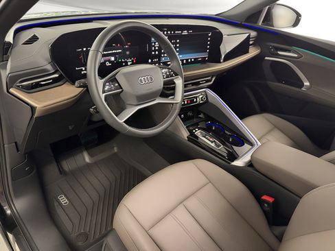 Used 2025 Audi Q5 Premium w/ Convenience Package AWD/4WD image 4