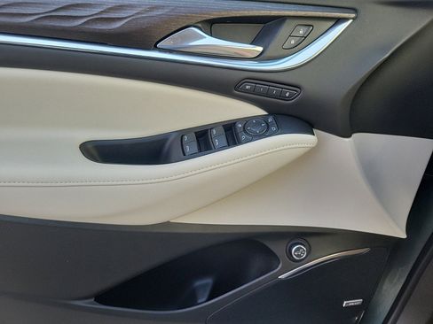 Used 2022 Buick Enclave Avenir w/ Avenir Technology Package image 18