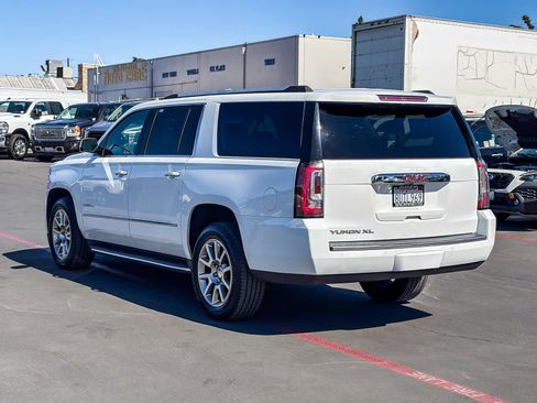 Used 2020 GMC Yukon XL Denali RWD image 3