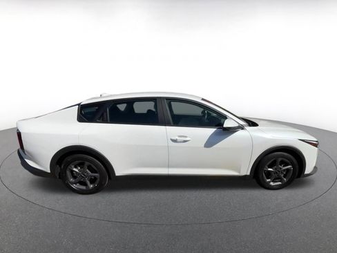 Used 2025 Kia K4 LXS image 16